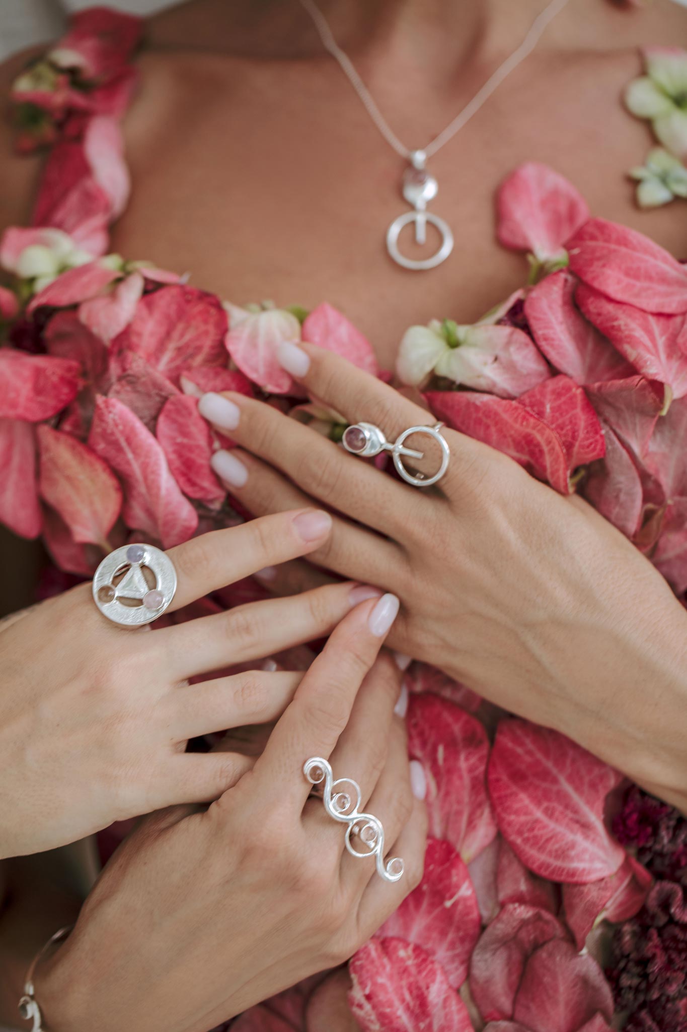 Sterling silver 925 Kaora Sandara Ring, an elegant piece of jewellery.