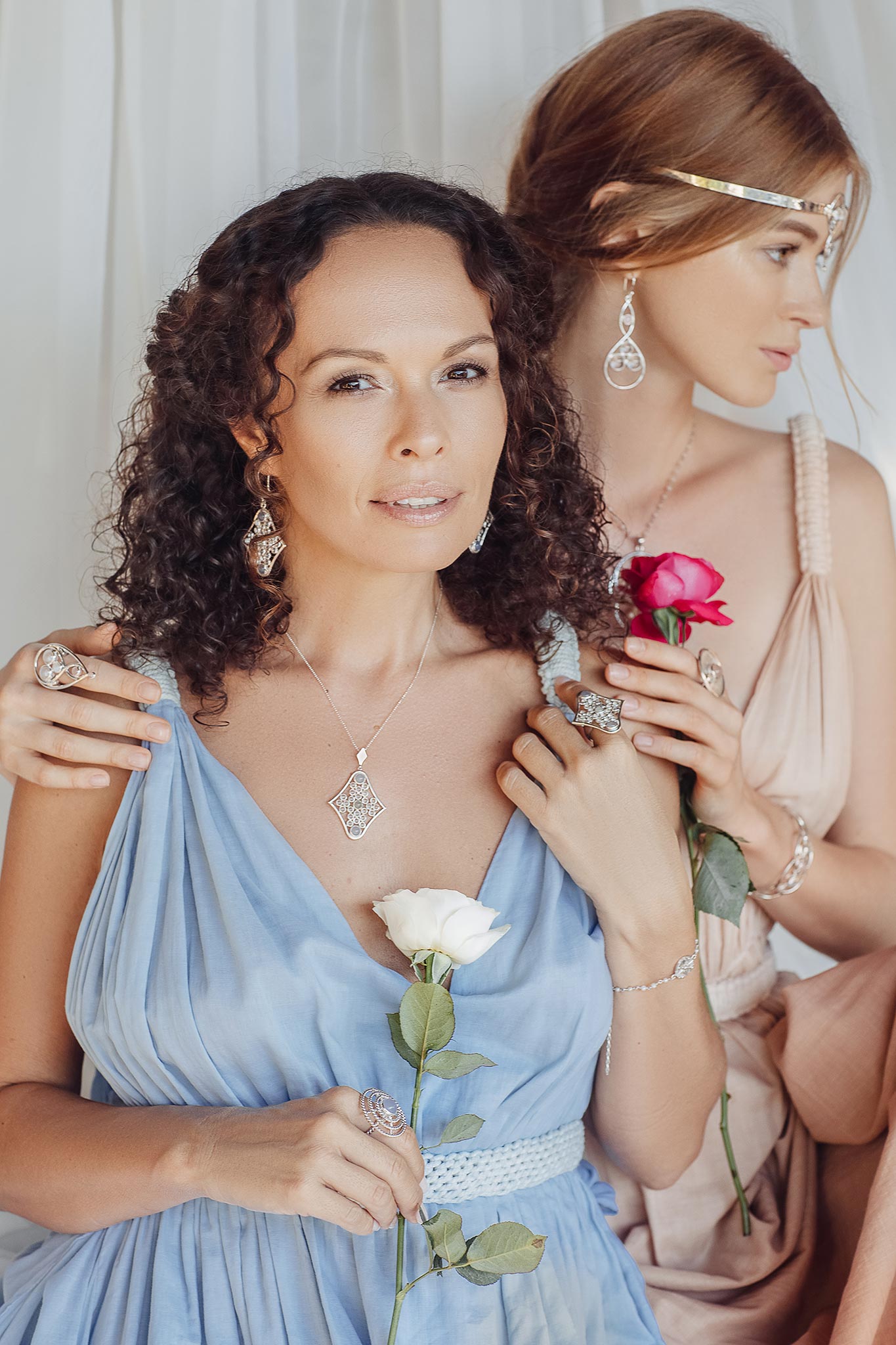 A collection of sterling silver 925 jewelry pieces designed by Kaora Sandara, perfect for any stylish woman.