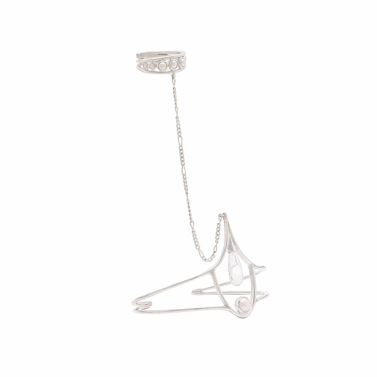 The Silver Hand Chain Youth Key with Crystal & Pearl from Kaora Sandara Jewelry features a modern design, linking a delicate chain to a matching circular ring, radiating youthful beauty and elegance.