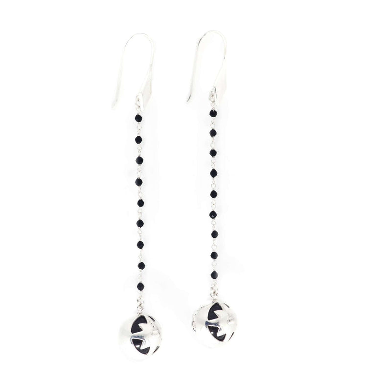 Kaora Sandara Jewelry’s Magic Time Night Earhooks are long sterling silver 925 earrings with a beaded black agate and spinel chain, finished with round silver pendants featuring cut-out star designs.