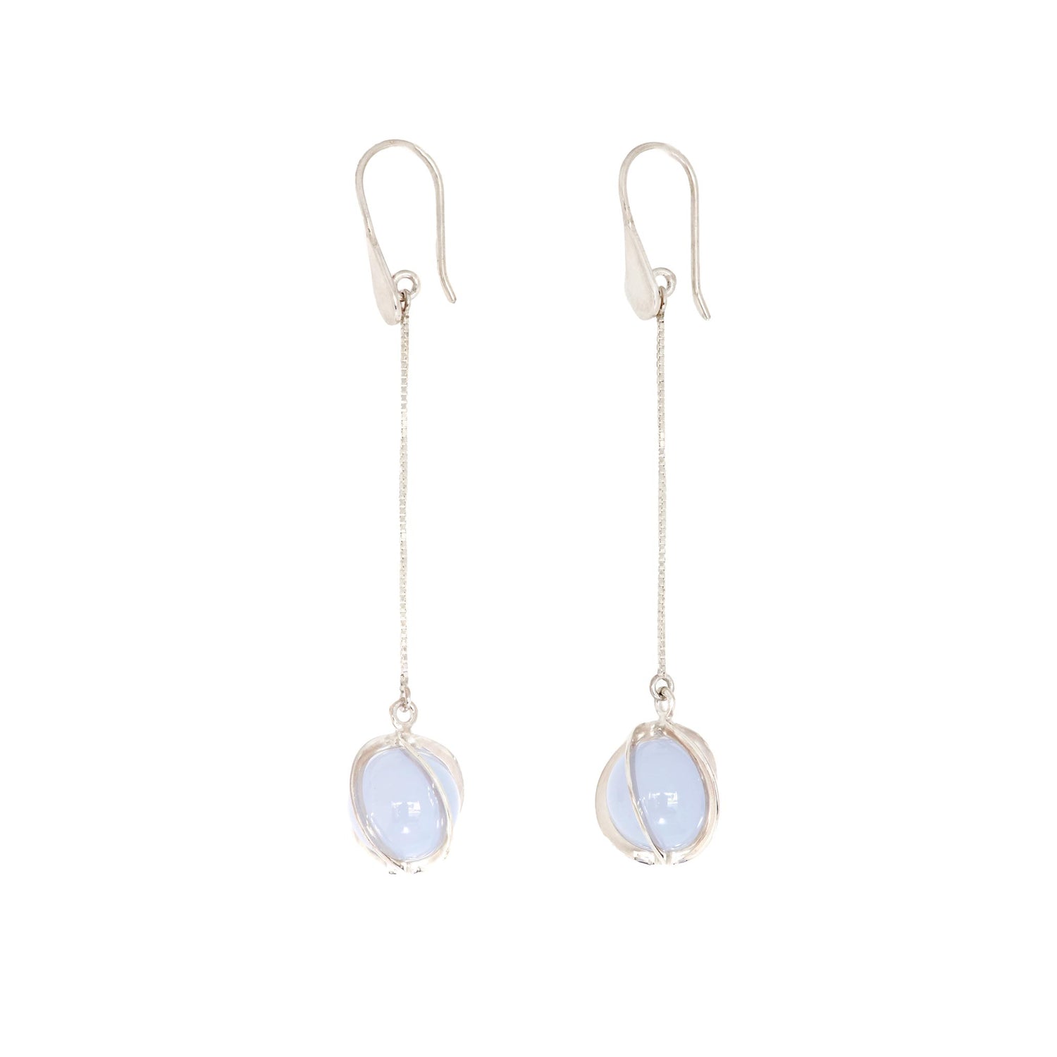 Kaora Sandara Jewelry's Silver Earhooks The Wave showcase graceful chains with round pale blue Chalcedony sphere gemstones in minimalist wire settings—a refined accent for any jewelry collection.