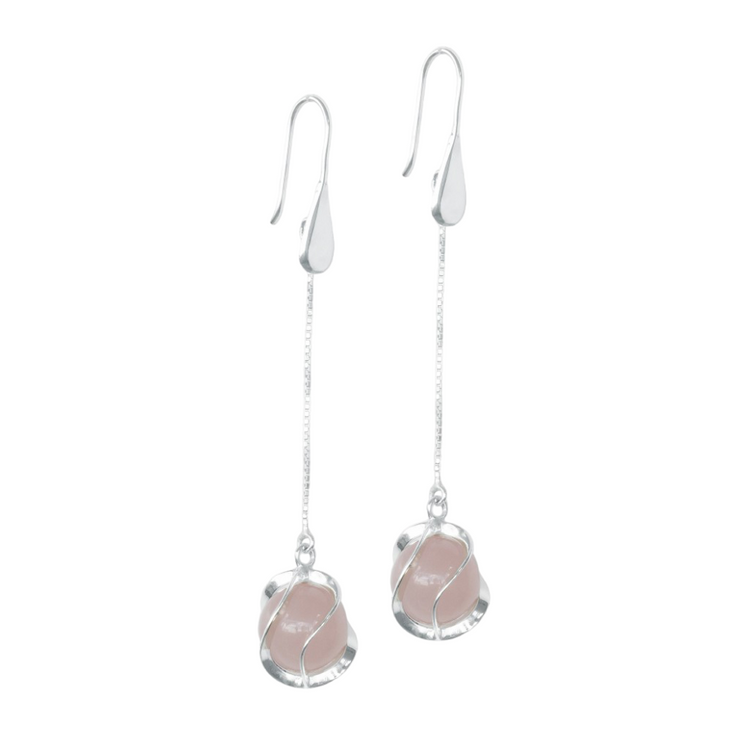 Kaora Sandara Jewelry’s Silver Earhooks The Wave feature elegant long chains and Rose Quartz spheres—perfect earrings for embracing spiritual love.